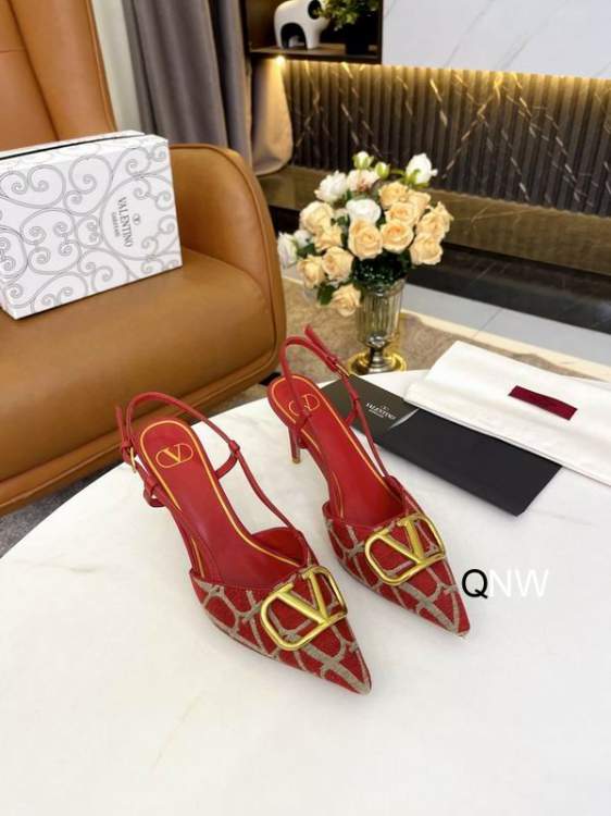 Picture of Valentino Shoes _SKUValentinosz35-404CNW30120205